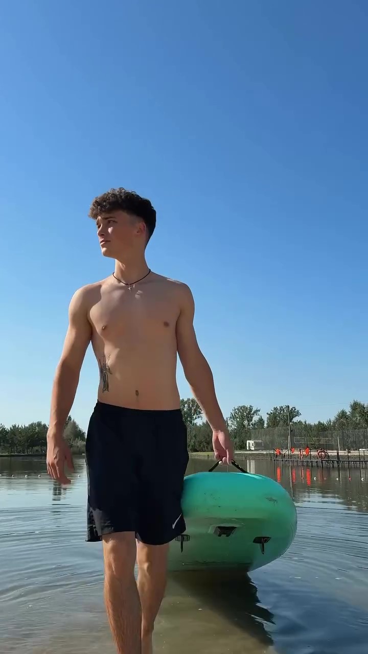 plyaz - frame at 0m36s